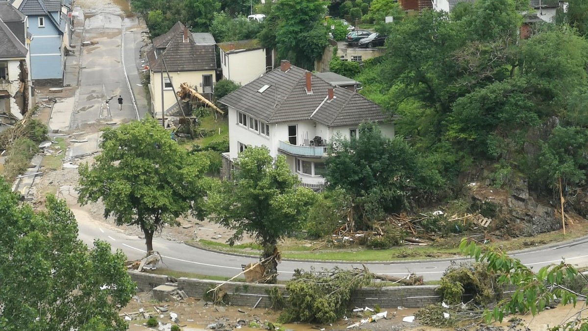 Zerstörung nach Hochwasser in Deutschland