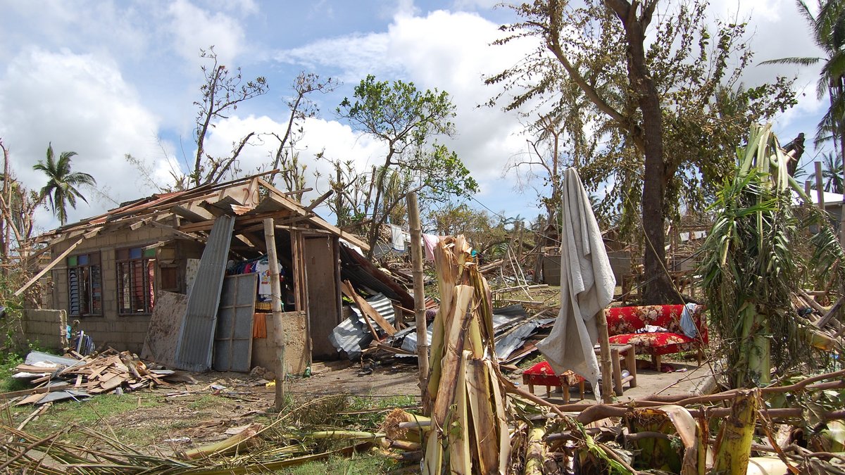 Zerstörte Häuser auf den Philippinen nach Katastrophe
