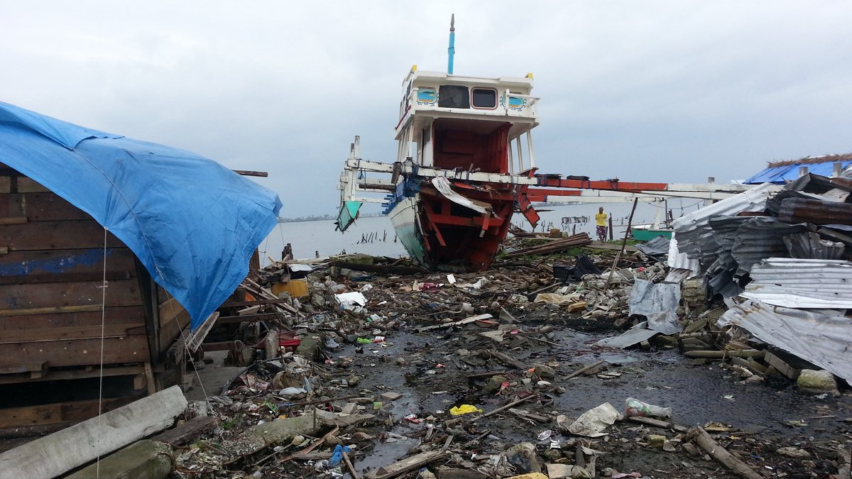 Zerstörung nach Taifun Haiyan auf den Philippinen