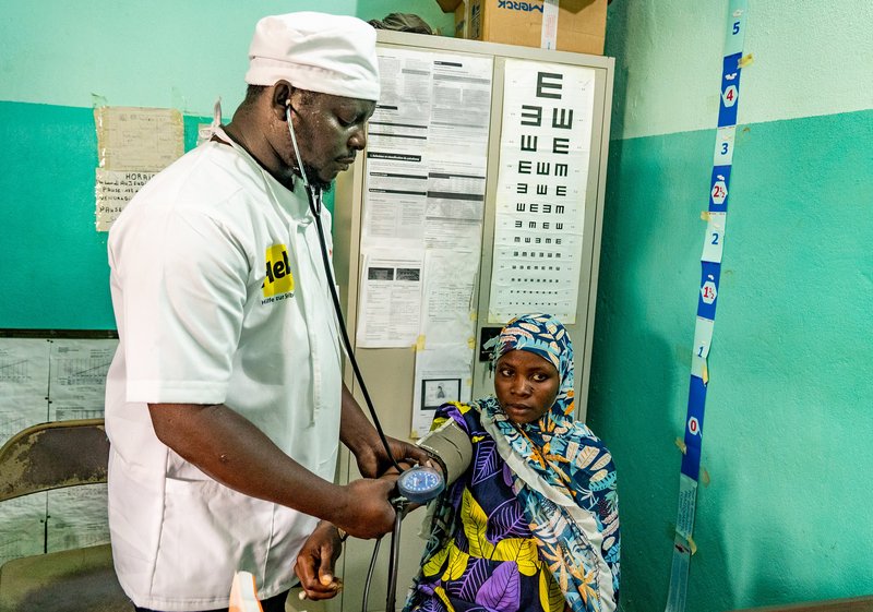 Gesundheit Mali: Sensibilisierung und Behandlung in Diambacourou