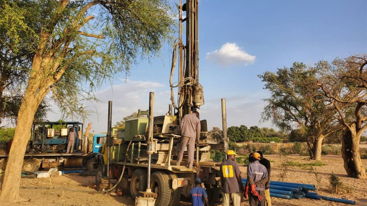 Help bohrt Brunnen im Tschad